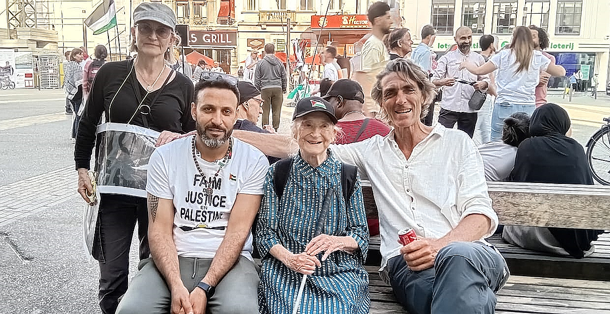 Marie rose. 95 ans, Bruxelles. Mémoire vive d’une Europe en guerre, et regard lucide sur un monde en feu. Reportage de Pascal André.