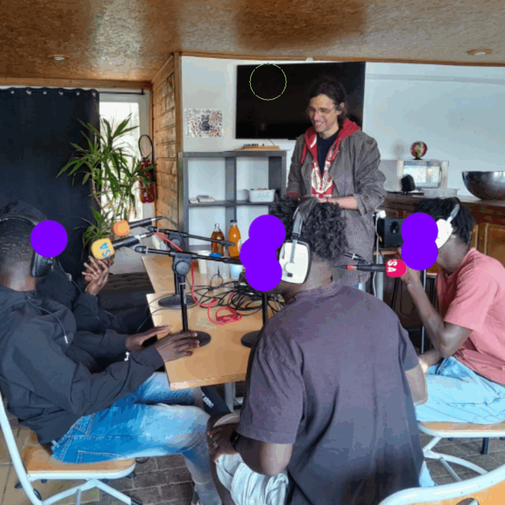 Être né quelque part mai 2025.