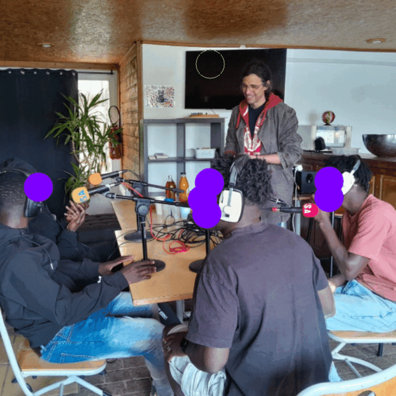 Être né quelque part mai 2025.