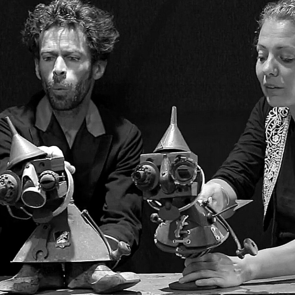 DISSONANCES : Liberté, poésie, douceur, itinérances et résistances, avec Chloé et Thomas,                                           des « Maraudeurs et Cie »